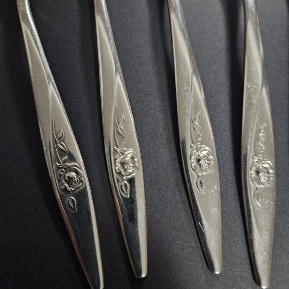 Oneida Lasting Rose Deluxe Oneidacraft 5 (7 1/4") & 9 (6 1/4") Stainless Forks - Picture 2 of 3